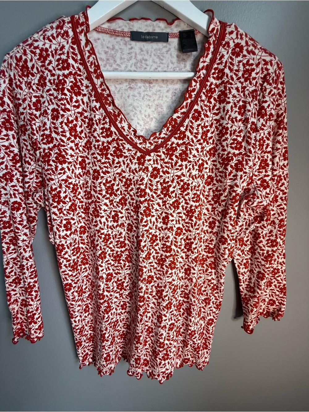 Liz Claiborne Red and White Floral V-Neck Long Sleeve Top size L